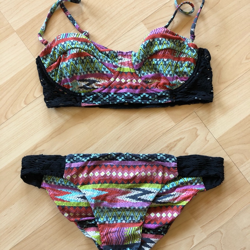 Billabong pattern bikini